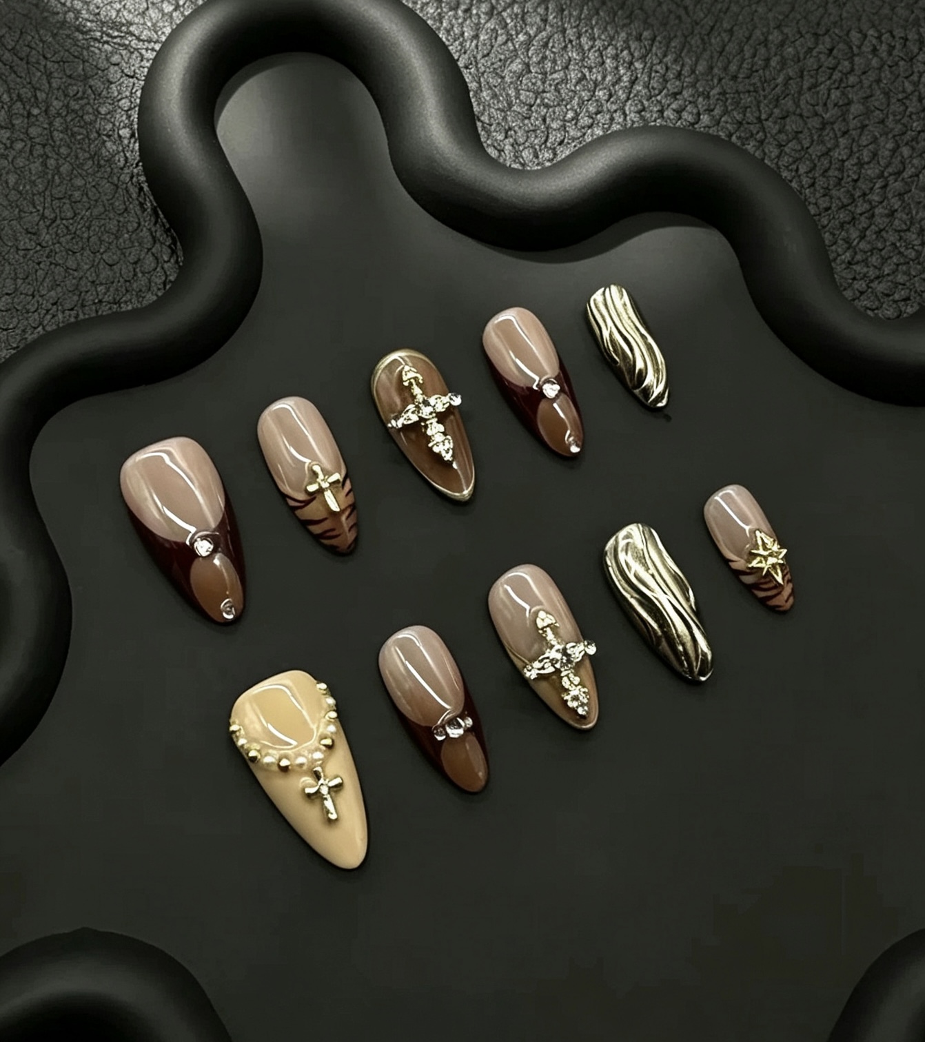 Earth & Gold press-on nail style reference